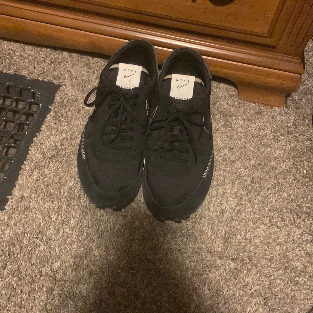 Size ten Nike 354